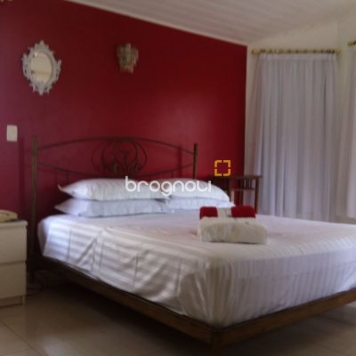 Casa com 250m², 5 quartos (sendo 3 suítes), 4 garagens, no bairro Jurerê Internacional em Florianópolis