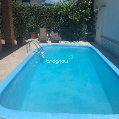 Casa com 250m², 5 quartos (sendo 3 suítes), 4 garagens, no bairro Jurerê Internacional em Florianópolis