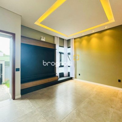 Casa com 240m², 4 quartos (sendo 2 suítes), 4 garagens, no bairro Campeche em Florianópolis