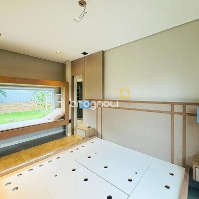 Casa com 240m², 4 quartos (sendo 2 suítes), 4 garagens, no bairro Campeche em Florianópolis