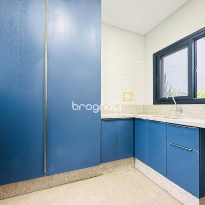 Casa com 240m², 4 quartos (sendo 2 suítes), 4 garagens, no bairro Campeche em Florianópolis