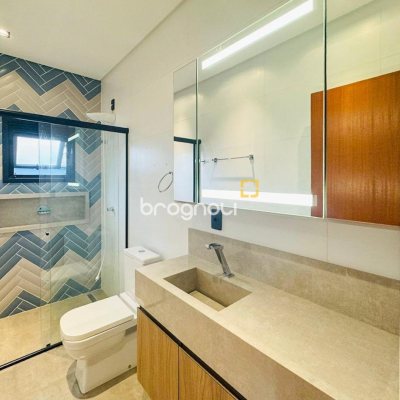 Casa com 240m², 4 quartos (sendo 2 suítes), 4 garagens, no bairro Campeche em Florianópolis