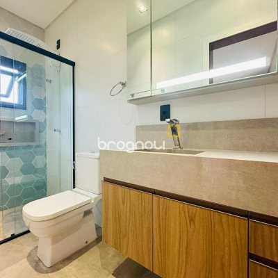 Casa com 240m², 4 quartos (sendo 2 suítes), 4 garagens, no bairro Campeche em Florianópolis