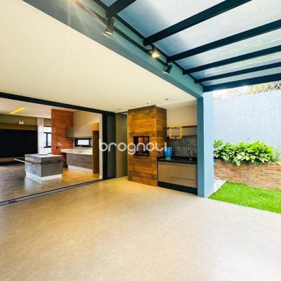 Casa com 240m², 4 quartos (sendo 2 suítes), 4 garagens, no bairro Campeche em Florianópolis