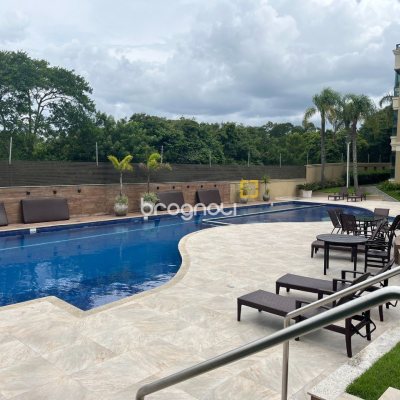 Apartamento com 102m², 3 quartos (sendo 1 suíte), 2 garagens, no bairro Campeche em Florianópolis