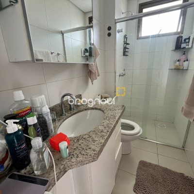 Apartamento com 102m², 3 quartos (sendo 1 suíte), 2 garagens, no bairro Campeche em Florianópolis