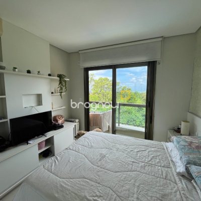 Apartamento com 102m², 3 quartos (sendo 1 suíte), 2 garagens, no bairro Campeche em Florianópolis