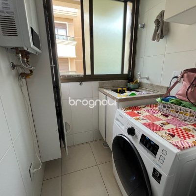 Apartamento com 102m², 3 quartos (sendo 1 suíte), 2 garagens, no bairro Campeche em Florianópolis