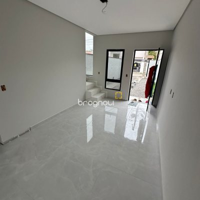 Casa com 82m², 2 quartos (sendo 2 suítes), 2 garagens, no bairro Cachoeira do Bom Jesus em Florianópolis