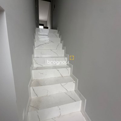 Casa com 82m², 2 quartos (sendo 2 suítes), 2 garagens, no bairro Cachoeira do Bom Jesus em Florianópolis