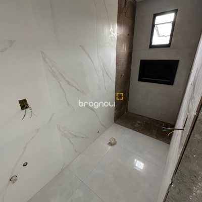 Casa com 82m², 2 quartos (sendo 2 suítes), 2 garagens, no bairro Cachoeira do Bom Jesus em Florianópolis