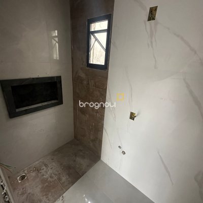 Casa com 82m², 2 quartos (sendo 2 suítes), 2 garagens, no bairro Cachoeira do Bom Jesus em Florianópolis