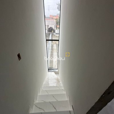 Casa com 82m², 2 quartos (sendo 2 suítes), 2 garagens, no bairro Cachoeira do Bom Jesus em Florianópolis