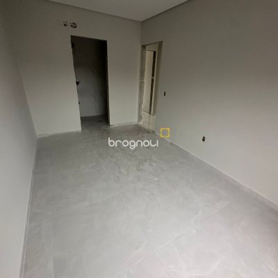 Casa com 82m², 2 quartos (sendo 2 suítes), 2 garagens, no bairro Cachoeira do Bom Jesus em Florianópolis