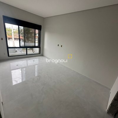 Casa com 82m², 2 quartos (sendo 2 suítes), 2 garagens, no bairro Cachoeira do Bom Jesus em Florianópolis