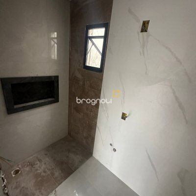 Casa com 82m², 2 quartos (sendo 2 suítes), 2 garagens, no bairro Cachoeira do Bom Jesus em Florianópolis