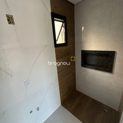 Casa com 82m², 2 quartos (sendo 2 suítes), 2 garagens, no bairro Cachoeira do Bom Jesus em Florianópolis