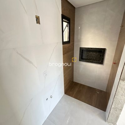 Casa com 82m², 2 quartos (sendo 2 suítes), 2 garagens, no bairro Cachoeira do Bom Jesus em Florianópolis