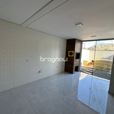 Casa com 82m², 2 quartos (sendo 2 suítes), 2 garagens, no bairro Cachoeira do Bom Jesus em Florianópolis