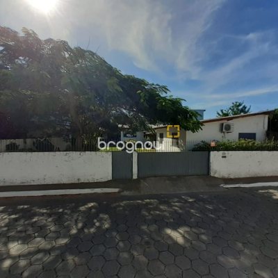Casa com 60m², 6 garagens, no bairro Rio Vermelho em Florianópolis