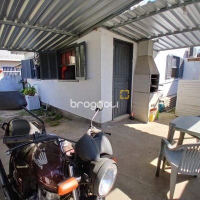 Casa com 60m², 6 garagens, no bairro Rio Vermelho em Florianópolis