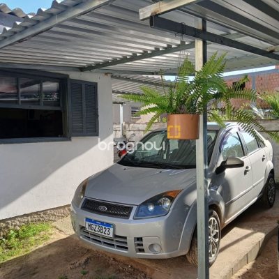Casa com 60m², 6 garagens, no bairro Rio Vermelho em Florianópolis