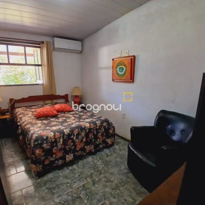 Casa com 60m², 6 garagens, no bairro Rio Vermelho em Florianópolis