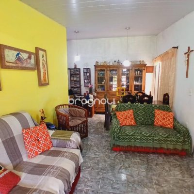Casa com 60m², 6 garagens, no bairro Rio Vermelho em Florianópolis
