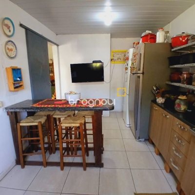 Casa com 60m², 6 garagens, no bairro Rio Vermelho em Florianópolis