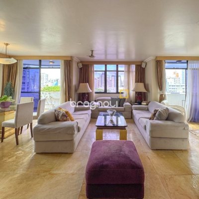 Apartamento com 211m², 4 quartos (sendo 3 suítes), 2 garagens, no bairro Centro em Florianópolis