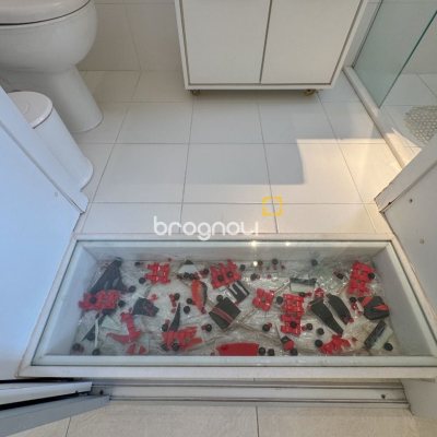 Apartamento com 211m², 4 quartos (sendo 3 suítes), 2 garagens, no bairro Centro em Florianópolis