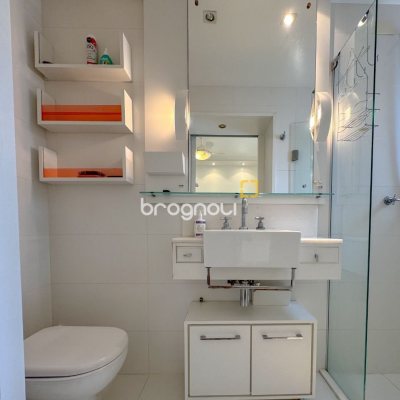 Apartamento com 211m², 4 quartos (sendo 3 suítes), 2 garagens, no bairro Centro em Florianópolis