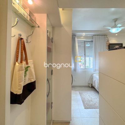 Apartamento com 211m², 4 quartos (sendo 3 suítes), 2 garagens, no bairro Centro em Florianópolis