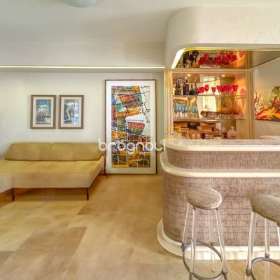 Apartamento com 211m², 4 quartos (sendo 3 suítes), 2 garagens, no bairro Centro em Florianópolis