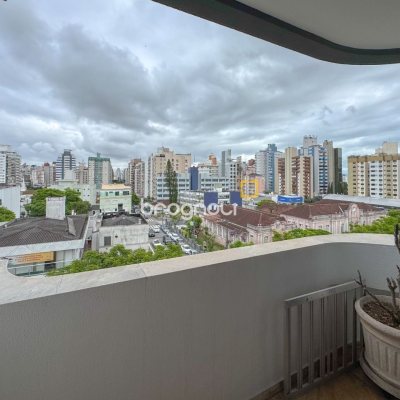 Apartamento com 211m², 4 quartos (sendo 3 suítes), 2 garagens, no bairro Centro em Florianópolis