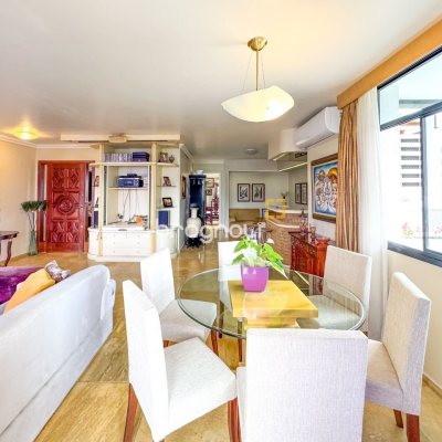 Apartamento com 211m², 4 quartos (sendo 3 suítes), 2 garagens, no bairro Centro em Florianópolis