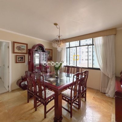 Apartamento com 211m², 4 quartos (sendo 3 suítes), 2 garagens, no bairro Centro em Florianópolis