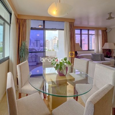 Apartamento com 211m², 4 quartos (sendo 3 suítes), 2 garagens, no bairro Centro em Florianópolis