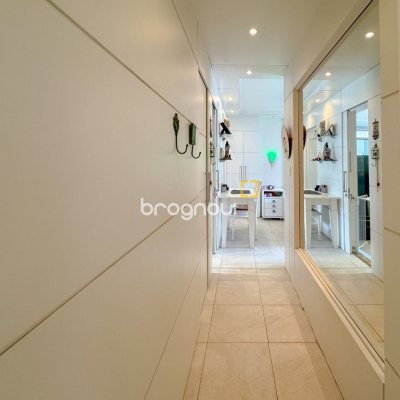 Apartamento com 211m², 4 quartos (sendo 3 suítes), 2 garagens, no bairro Centro em Florianópolis