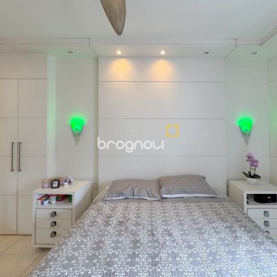 Apartamento com 211m², 4 quartos (sendo 3 suítes), 2 garagens, no bairro Centro em Florianópolis