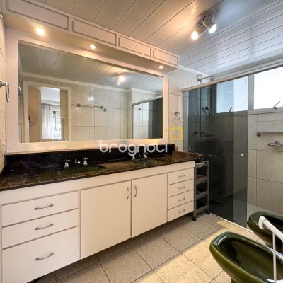 Apartamento com 211m², 4 quartos (sendo 3 suítes), 2 garagens, no bairro Centro em Florianópolis