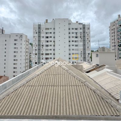 Apartamento com 211m², 4 quartos (sendo 3 suítes), 2 garagens, no bairro Centro em Florianópolis