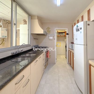 Apartamento com 211m², 4 quartos (sendo 3 suítes), 2 garagens, no bairro Centro em Florianópolis