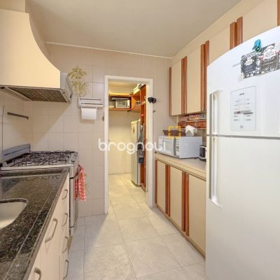 Apartamento com 211m², 4 quartos (sendo 3 suítes), 2 garagens, no bairro Centro em Florianópolis