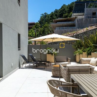 Apartamento com 268m², 3 quartos (sendo 3 suítes), 2 garagens, no bairro Cacupé em Florianópolis