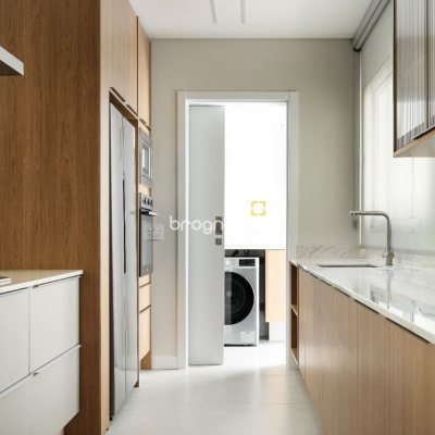Apartamento com 268m², 3 quartos (sendo 3 suítes), 2 garagens, no bairro Cacupé em Florianópolis