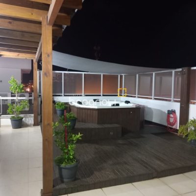 Cobertura com 224m², 3 quartos (sendo 1 suíte), 2 garagens, no bairro Ingleses em Florianópolis