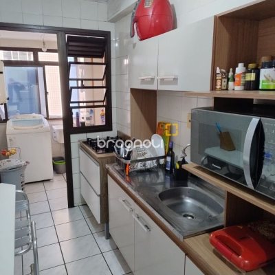 Apartamento com 88m², 3 quartos (sendo 1 suíte), 1 garagem, no bairro Centro em Florianópolis