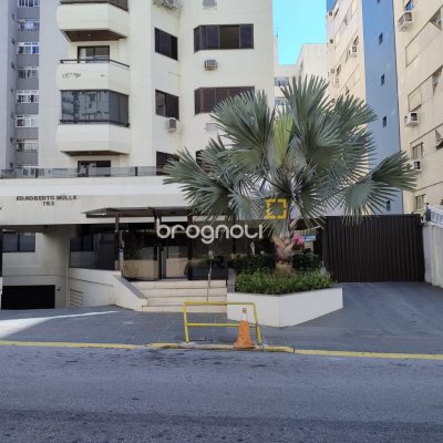 Apartamento com 88m², 3 quartos (sendo 1 suíte), 1 garagem, no bairro Centro em Florianópolis