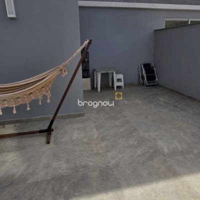 Cobertura com 140m², 3 quartos (sendo 1 suíte), 2 garagens, no bairro Jurerê em Florianópolis